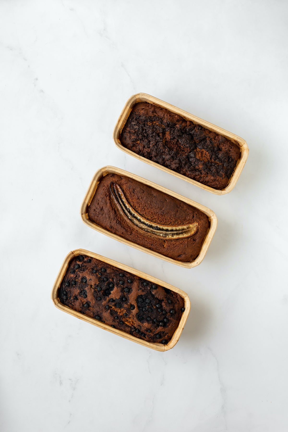carrot cake en bananenbrood naturel, choco en blauwe bes 